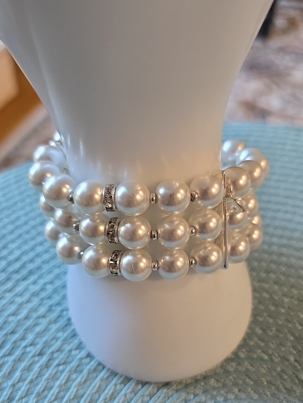 YOU'RE INVITED BRAND WOMEN'S "PEARLS" FASHION JEWELRY STRETCH BRACELET